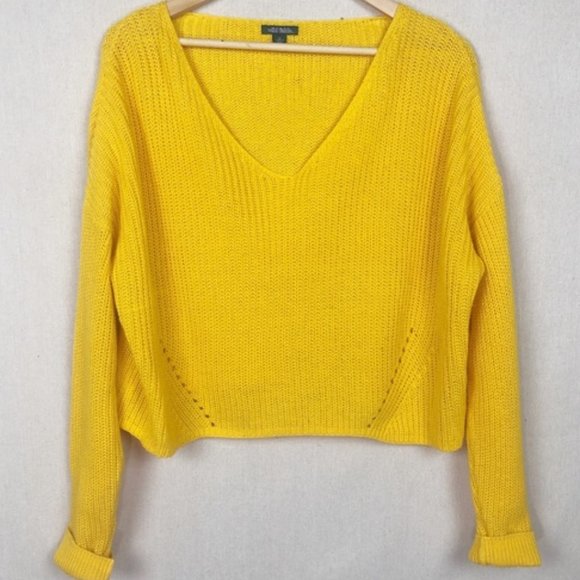 wild fable Sweaters - WILD FABLE V-Neck knit crop sweater size XL
